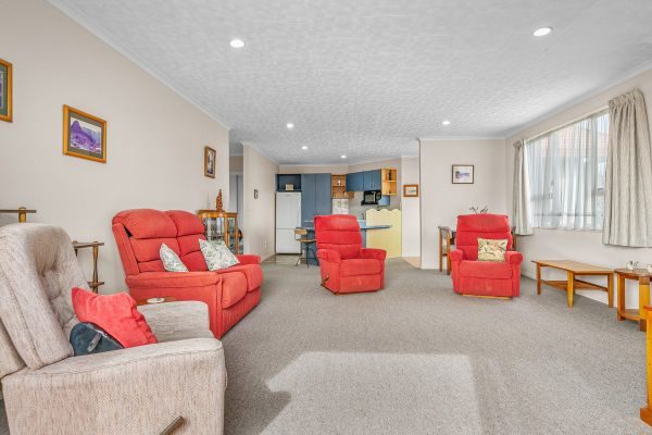 12 Guildford Street, Levin, Levin - Carousel 2