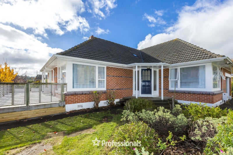 7 Kapuranga Grove, Stokes Valley, Lower Hutt - Carousel 1