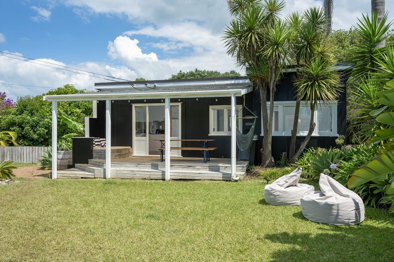 5 Manuka Road, Waiheke Island , Waiheke Island - Carousel 1