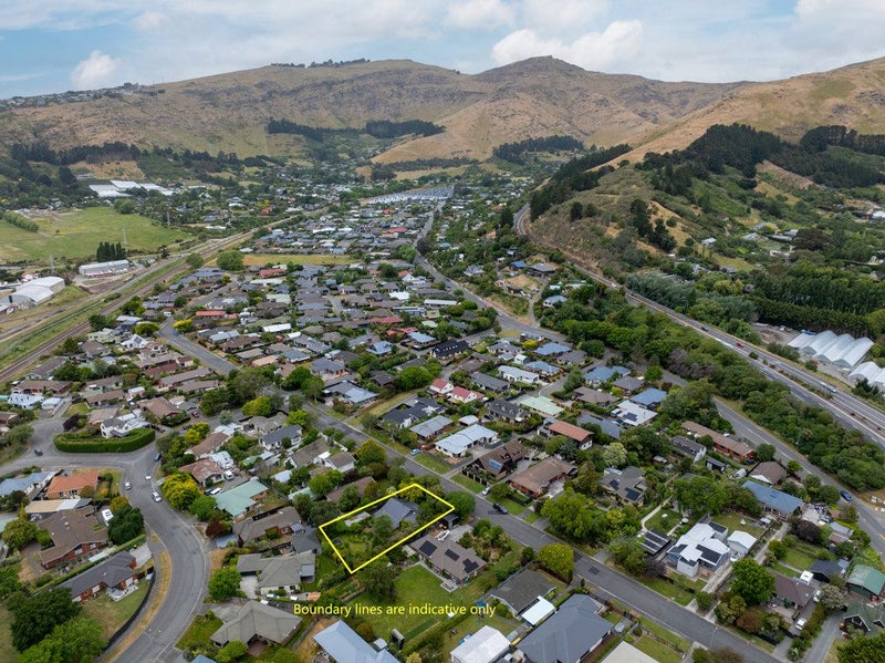 16 Laing Crescent, Heathcote Valley, Christchurch - Carousel 27