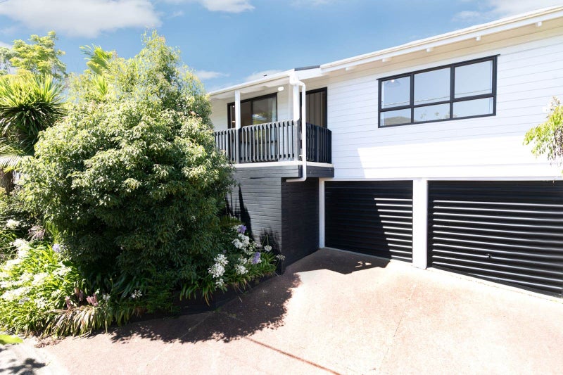 2/660 Beach Road, Browns Bay, Auckland - Carousel 1