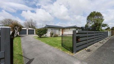 8 Chelmarsh Place, Highbury, Palmerston North - Carousel 1