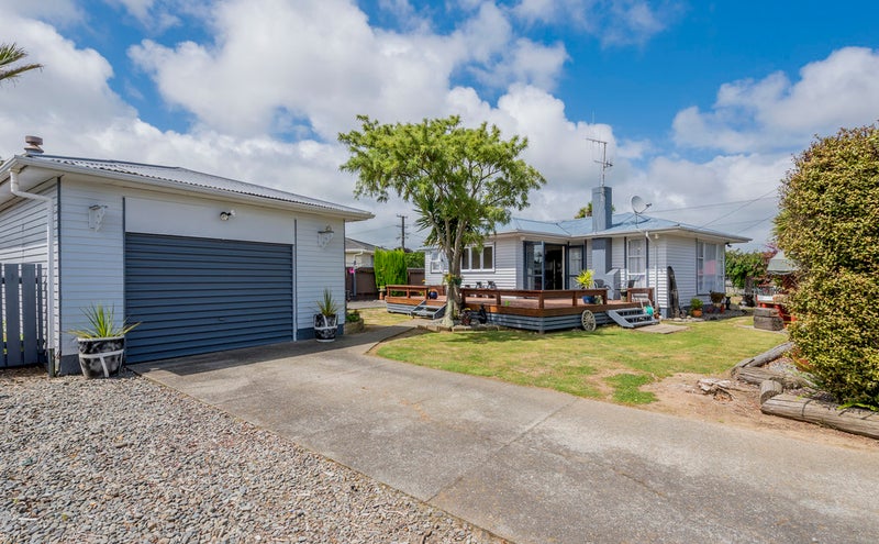 88 Queen Street West, Levin - Carousel 1