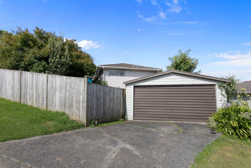 16 Kemp Road, Massey, Auckland - Carousel 1