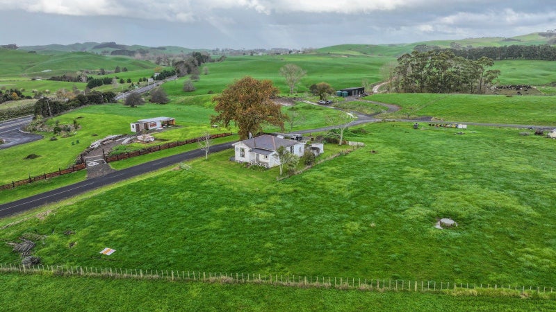 8 Old Barn Road, Waitakaruru, Ngatea - Carousel 2