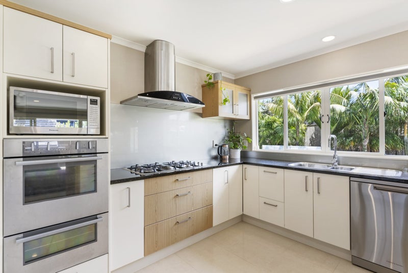 20 Pony Park Place, Beachlands, Auckland - Carousel 1