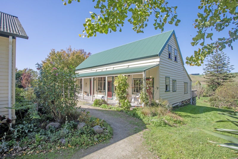 2269 State Highway 2, Te Hauke, Te Hauke - Carousel 1