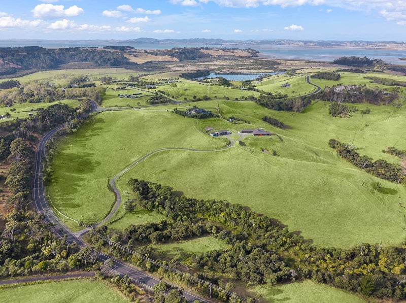 1088  South Head Road, Helensville, Rodney, Auckland - Carousel 1