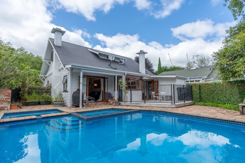 8 Riro Street, Hamilton East, Hamilton - Carousel 1