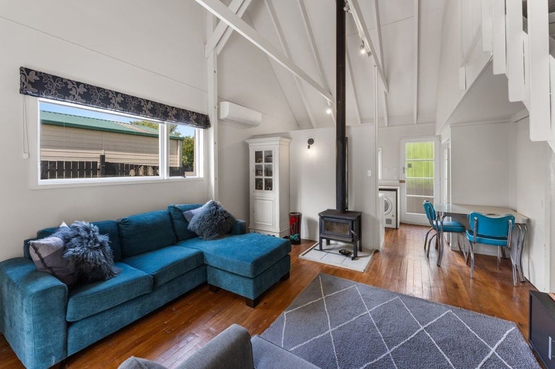 2/7 Annabell Grove, Haywards, Lower Hutt - Carousel 1