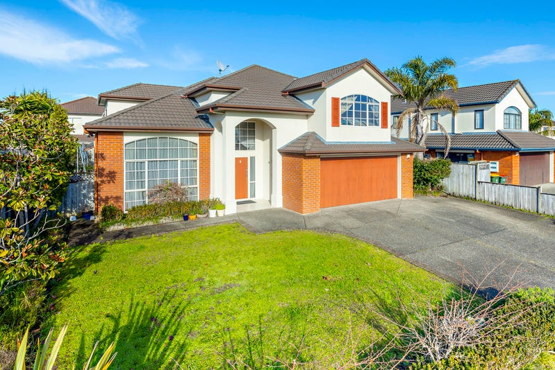 42 Thornbury Crescent, East Tamaki Heights, Auckland - Carousel 1