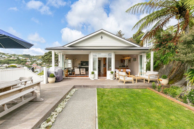25 Waikato Street, Island Bay, Wellington - Carousel 1