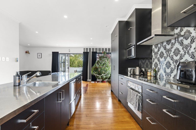37 Somerset Street, Brooklands, New Plymouth - Carousel 1