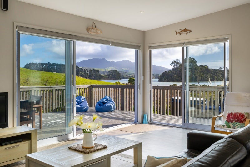 25 Robertson Street, Raglan, Raglan - Carousel 1