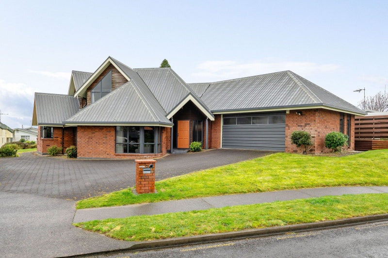 4 Western Heights Drive, Western Heights, Hamilton - Carousel 1