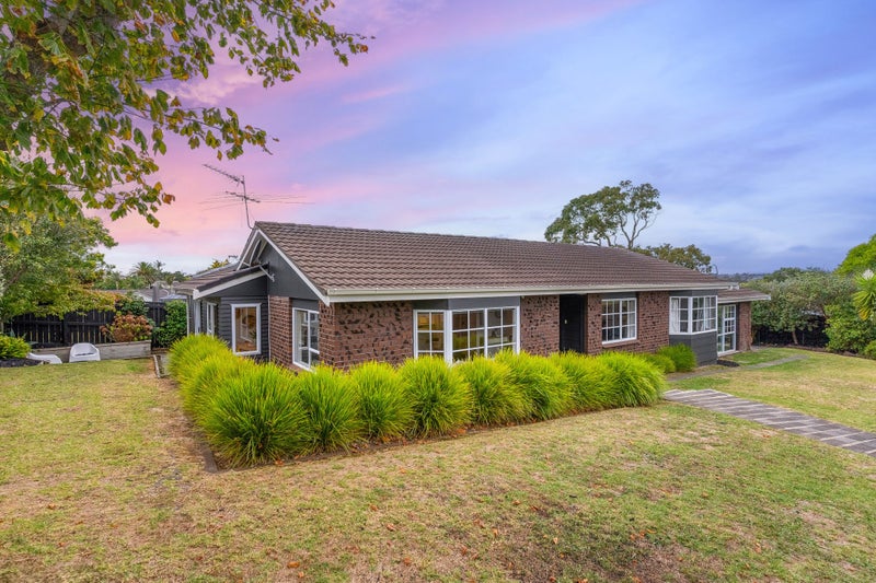 1 William Bryan Drive, Half Moon Bay, Auckland - Carousel 1
