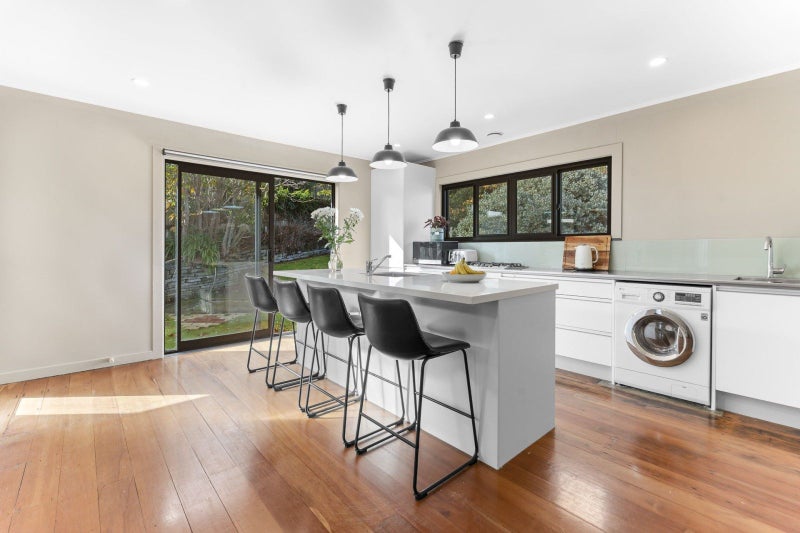 3 Stuart Place, Blagdon, New Plymouth, Taranaki - Carousel 1