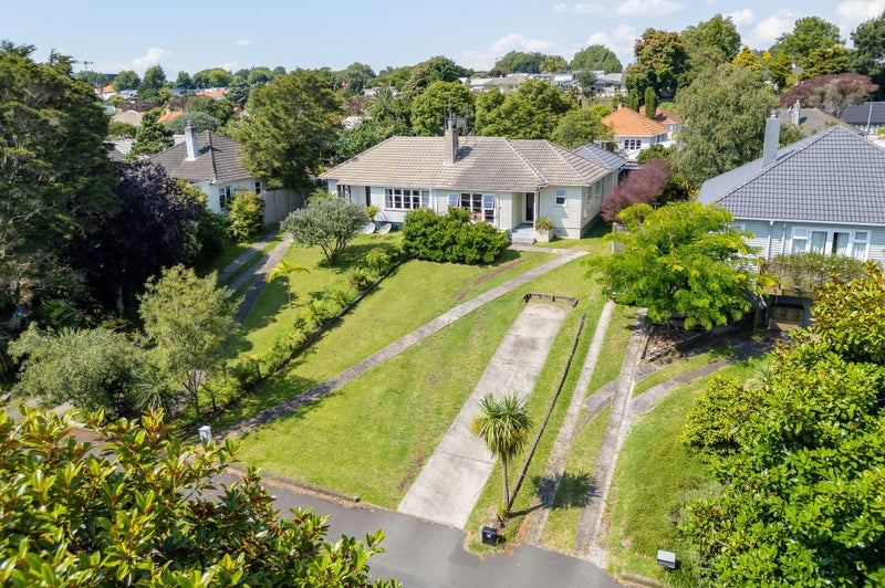 14 Plunket Terrace, Hamilton East, Hamilton - Carousel 1