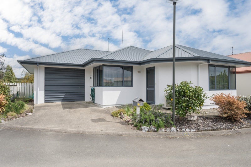 12 Hawthorn Way, Richmond, Richmond - Carousel 1