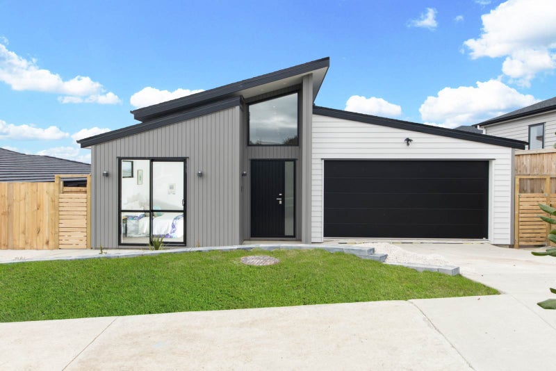 8B Crows Road, Swanson, Auckland - Carousel 1