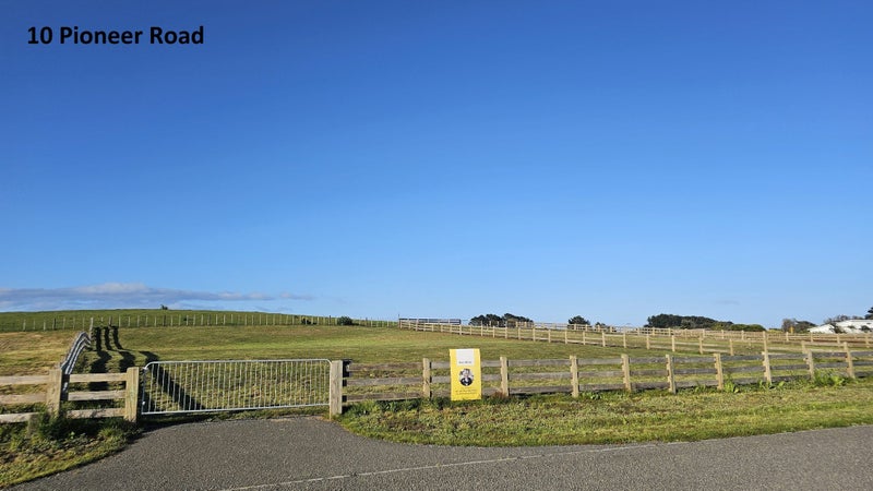 10 Pioneer Road, Waitārere Beach, Levin - Carousel 1