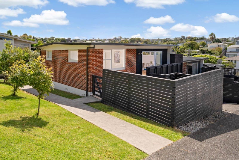 1/20 Penning Road, Castor Bay, Auckland - Carousel 1