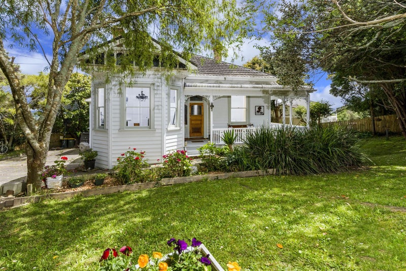 350 Glenfield Road, Glenfield, Auckland - Carousel 1