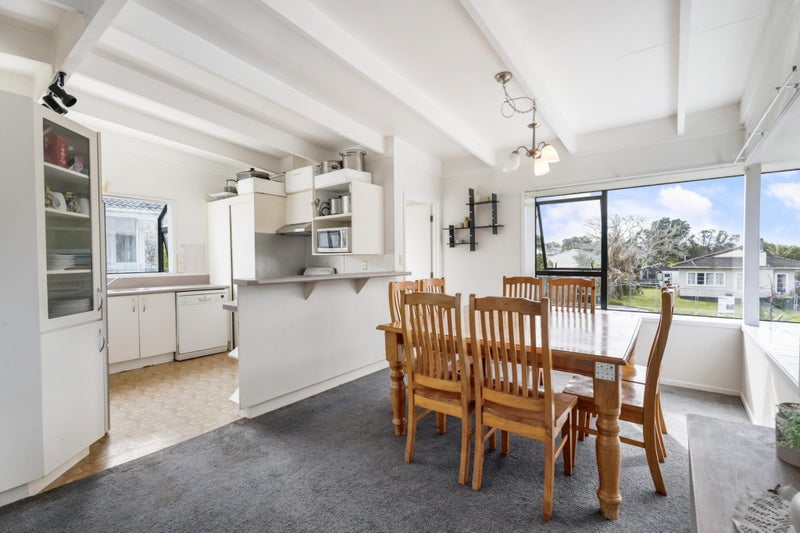 4 Ocean View Road, Weymouth, Auckland - Carousel 2