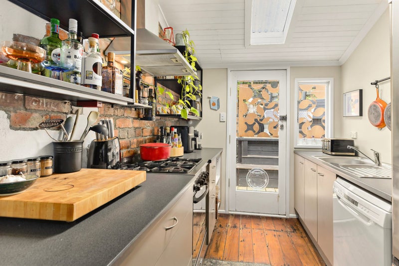 180 Sutherland Road, Lyall Bay, Wellington, Wellington - Carousel 2