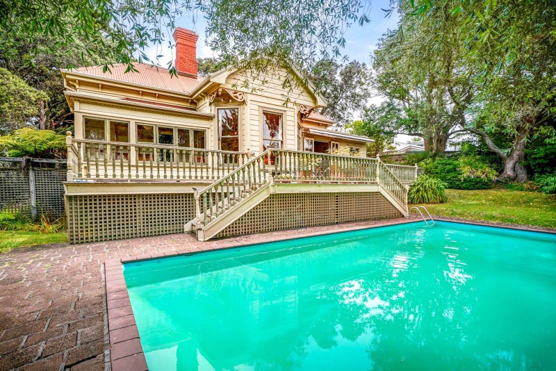 12 Bridge View Road, Birkenhead, Auckland - Carousel 2