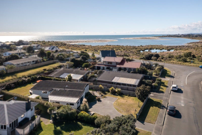 11 Hadfield Place, Paraparaumu Beach, Paraparaumu - Carousel 2