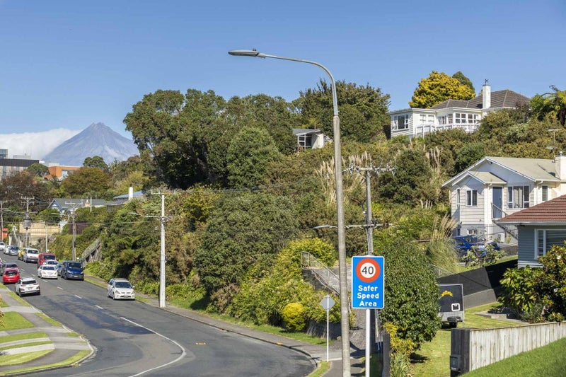 8 Lynmouth Heights, Lynmouth, New Plymouth - Carousel 18