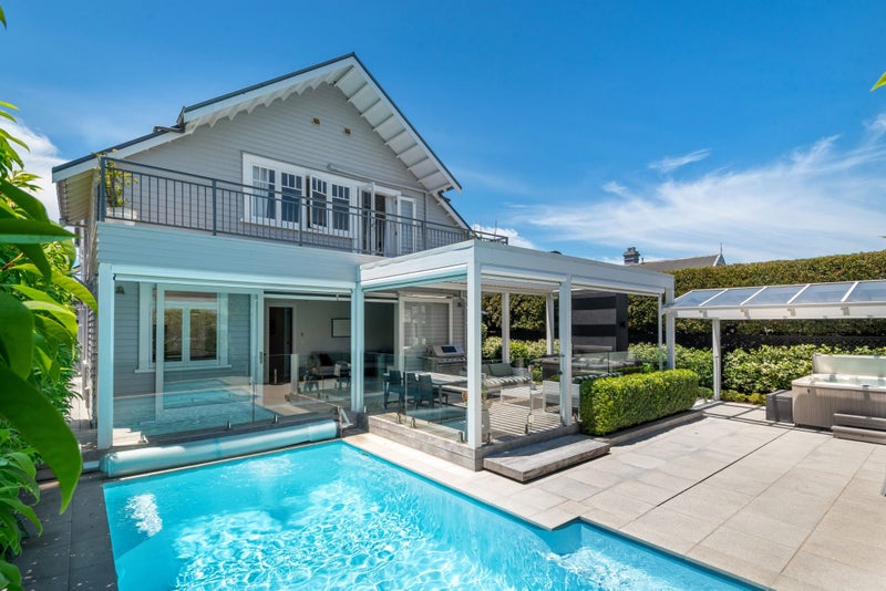 11 Bridge View Road, Birkenhead, Auckland - Carousel 1