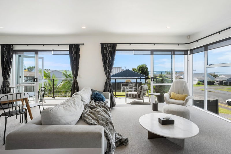 15 Halyard Place, Te Atatu Peninsula, Auckland - Carousel 2