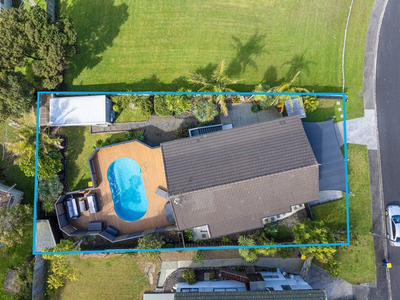 15 Leiden Place, Totara Vale, Auckland - Carousel 2