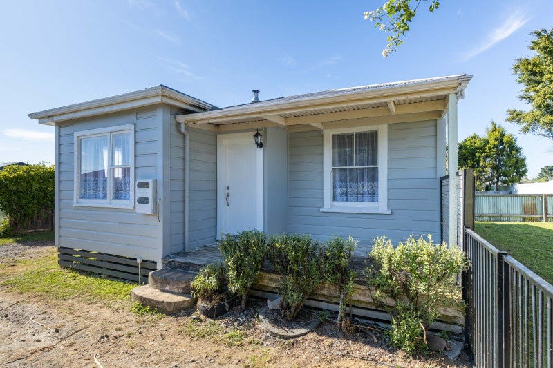 79 Swansea Road, Stratford - Carousel 1