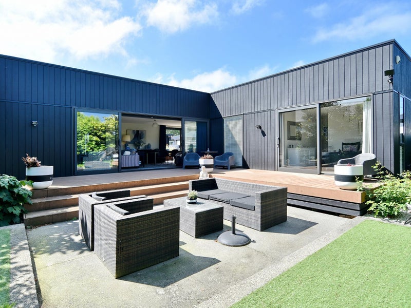 102 Hills Road, Edgeware, Christchurch - Carousel 1