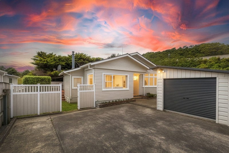 43A Collins Avenue, Tawa, Wellington - Carousel 1