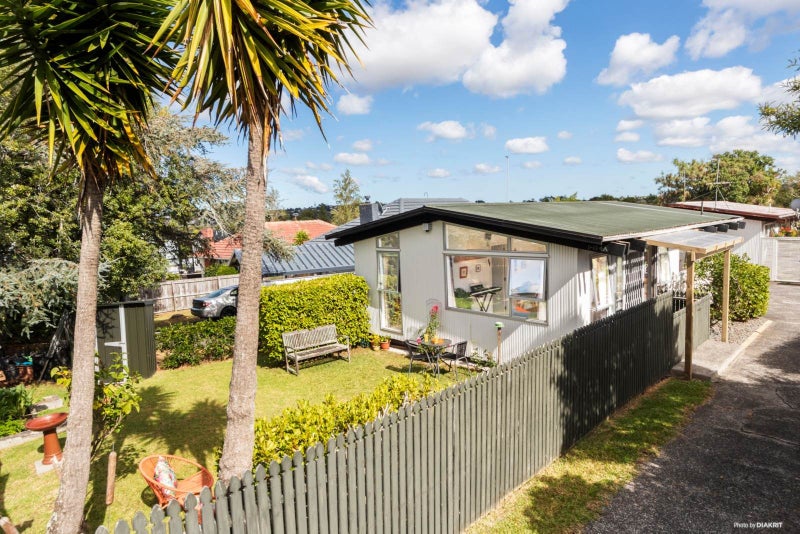 1/114A Kervil Avenue, Te Atatu Peninsula, Auckland - Carousel 1