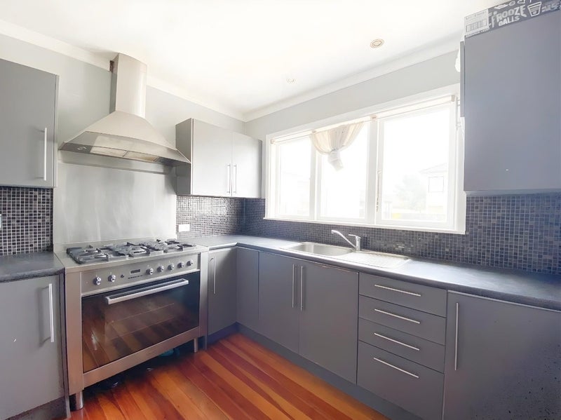 44 Hayr Road, Three Kings, Auckland - Carousel 2
