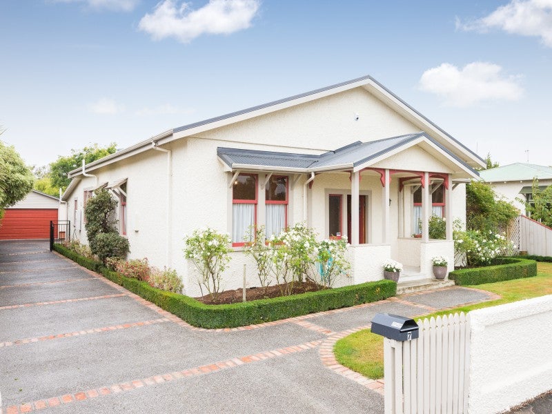 7 Frederick Street, Terrace End, Palmerston North - Carousel 1