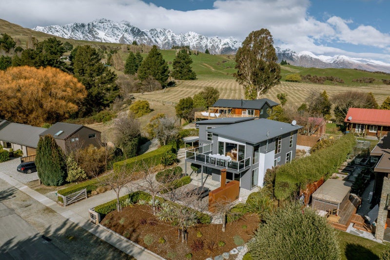 73 Oregon Drive, Kelvin Heights, Queenstown - Carousel 1