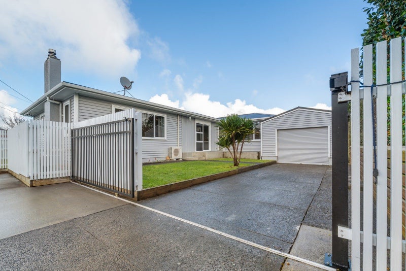 13E York Crescent, Westown, New Plymouth - Carousel 1