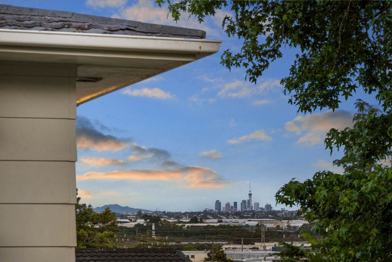 5 Denarius Lane, Glendene, Auckland - Carousel 1