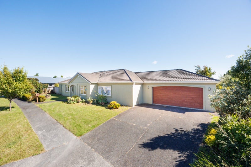 9 Woodgate Court, Fitzherbert, Palmerston North - Carousel 1