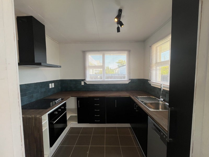 2/76 Estuary Road, New Brighton, Christchurch - Carousel 2