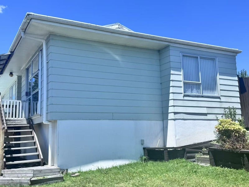 26 Beauchamp Drive, Massey, Auckland - Carousel 2