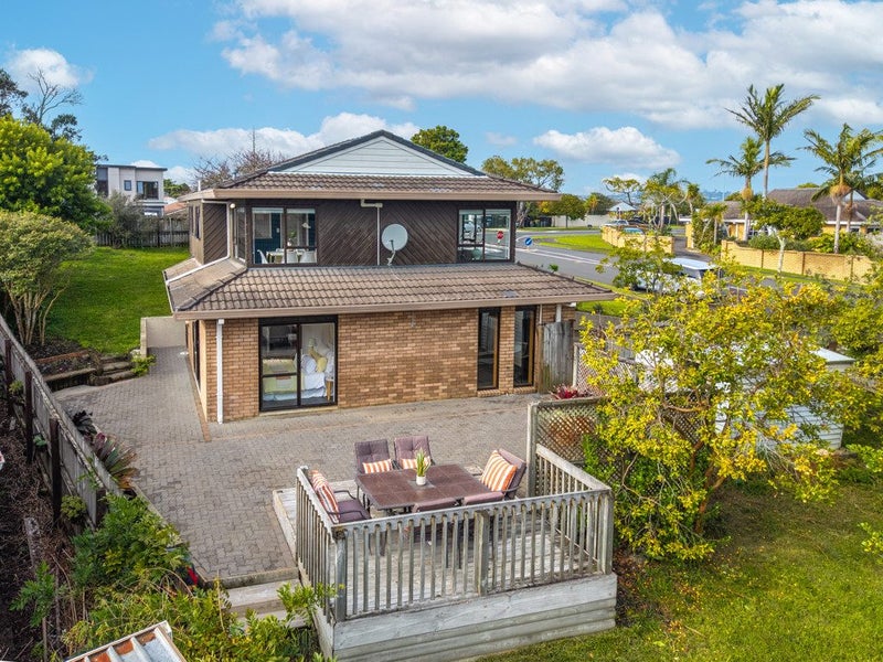 1 Lexington Drive, Botany Downs, Auckland - Carousel 1