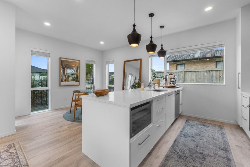 15 Madden Avenue, Kumeu - Carousel 2