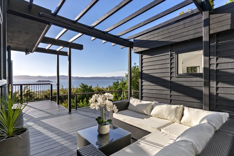 11 Karaka Street, Eastbourne, Lower Hutt - Carousel 1